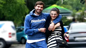 Adrian Ropotan si Raluca Ogica si-a incercat norocul pe campii! Vezi ce facut fotbalistul si iubita pe un camp de langa Capitala!