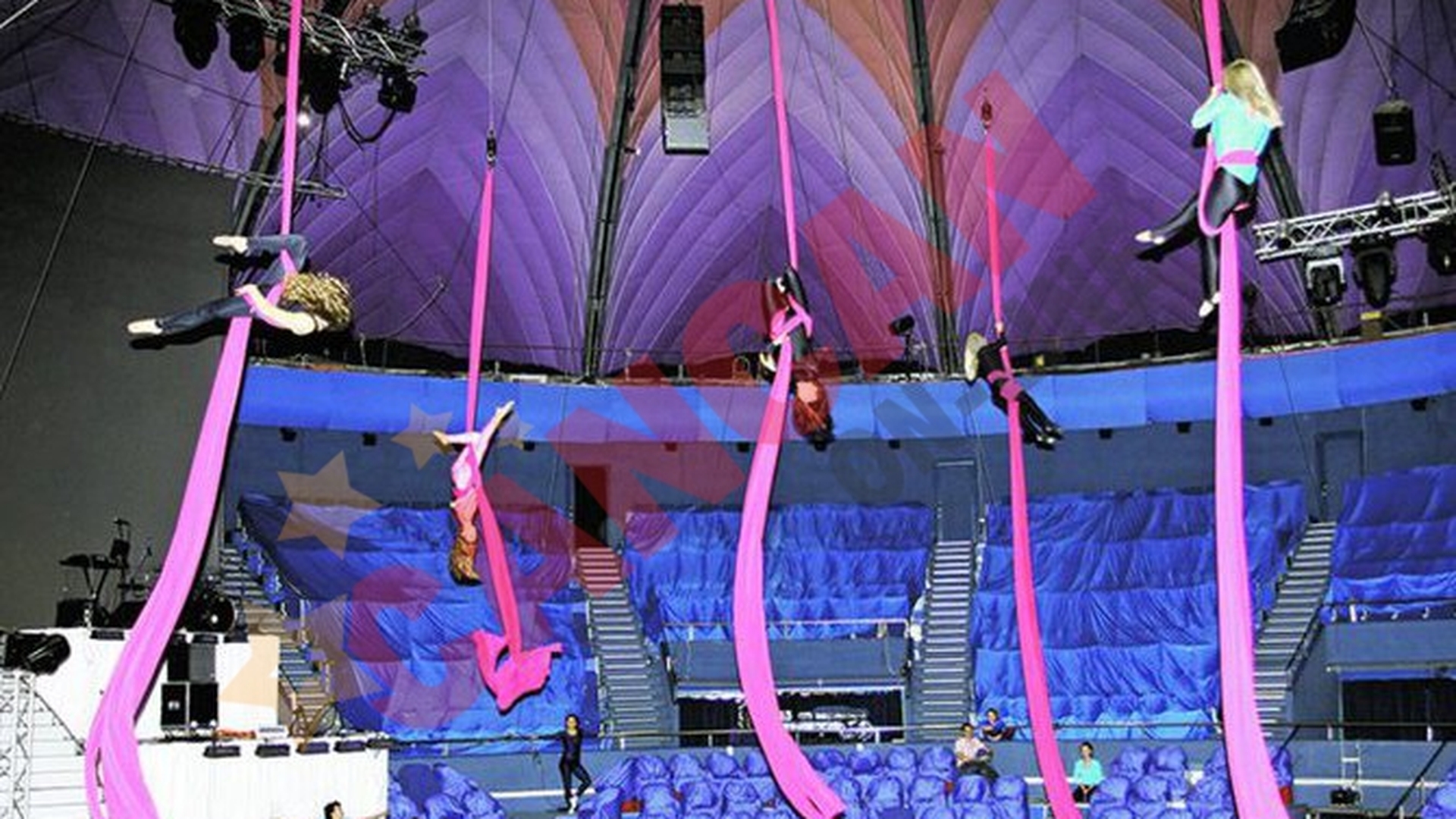 Acrobatele Circului Globus traiesc mai mult in aer decat pe pamant: "Mancam adrenalina pe paine!"