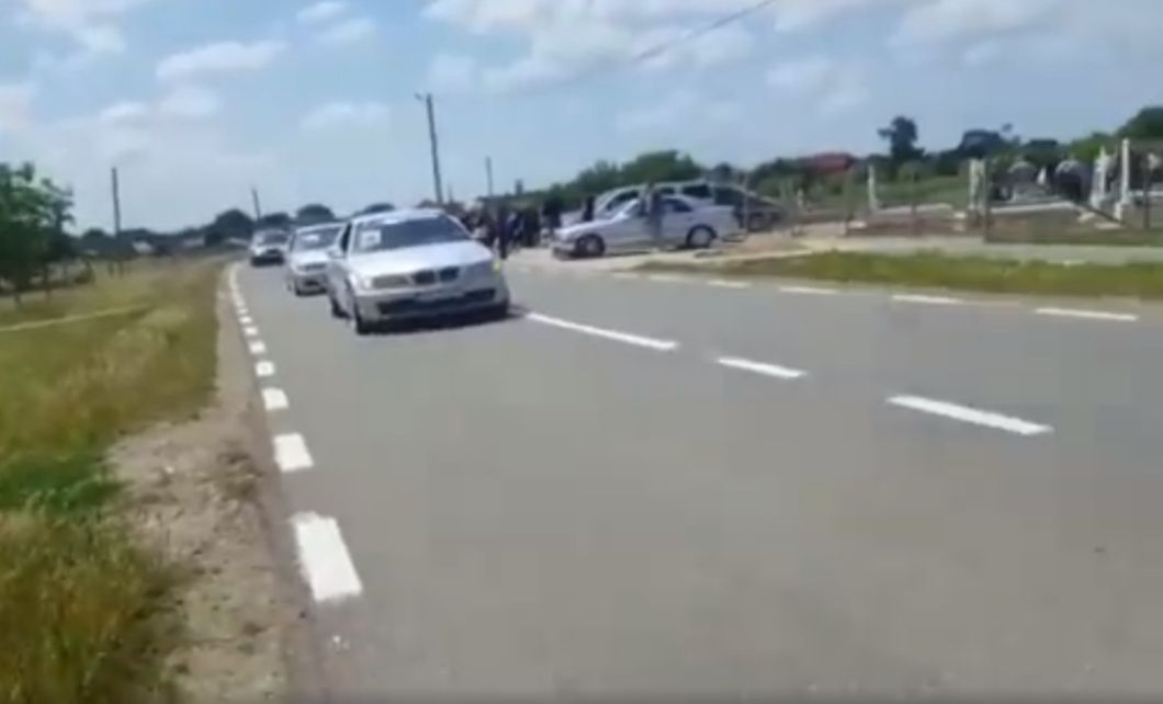 Șoferița care a plonjat cu BMW-ul în lacul Ghioroc, condusă pe utlimul drum cu drifturi și mașini tunate