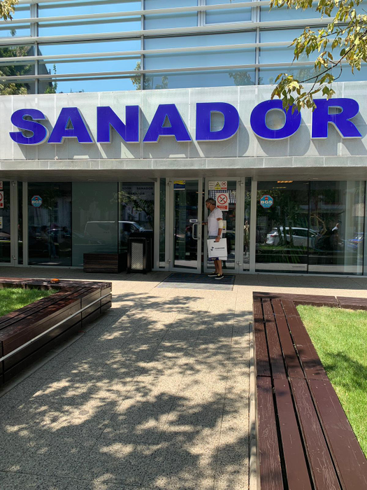 Bote pleacă de la Sanador