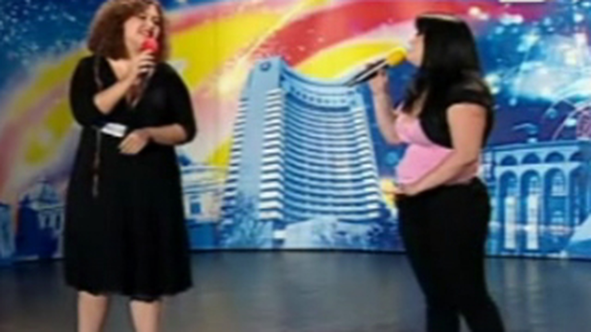 VIDEO Care romani au mai mult talent? Iustin Ianau sau "surorile" Cristina si Alina?