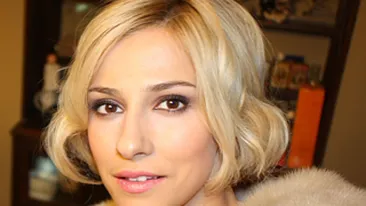 Dana Rogoz da lectii de machiaj! Vezi cum reuseste ea sa arate asa bine!