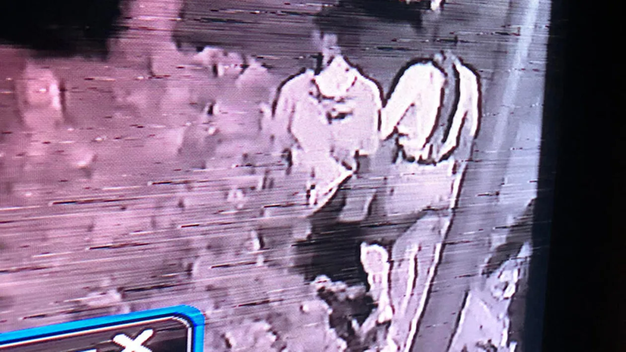 În seara de 18.06.2022, la ora 00:30, aceste trei domnișoare au fost surprinse de camerele de luat vederi furând din fața apartamentului meu din Vaslui. De necrezut ce au furat, de fapt