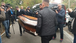 Sicriul cu trupul neînsuflețit al lui Ilie Balaci, scos din bloc! Imagini cutremurătoare de la Craiova