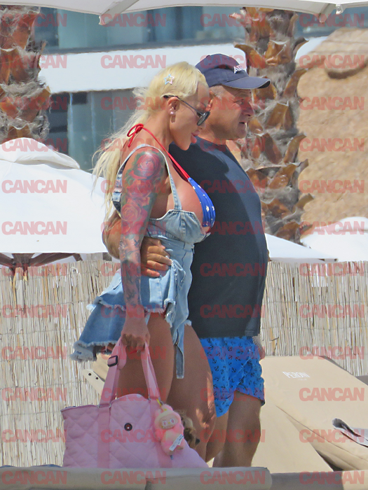 Valentina și Romeo Dunca părăsesc plaja și se duc la masă
