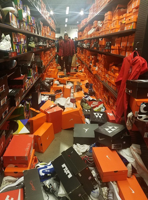 Aceste imagini par făcute după un cutremur, dar în realitate a fost vorba doar de Black Friday într-un magazin din Statele Unite!