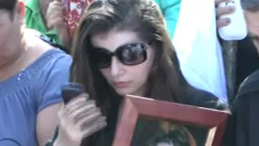 Monica Gabor, moment incredibil la inmormantarea mamei sale! Gestul neadecvat pe care l-a facut fosta doamna Columbeanu