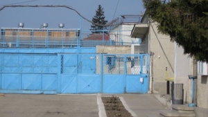 Crimă oribilă în penitenciarul din Iaşi! Un deţinut şi-a lovit colegul de celulă cu un scaun în cap