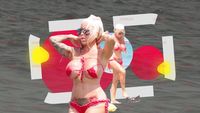 Păzea! Voluptoasa Valentina Dunca la plajă, într-un costum de baie minuscul