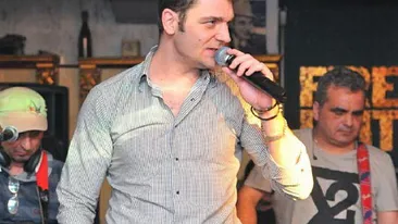 Se recasatoreste la jumatate de an de la divort! Vezi aici ce cantaret celebru se insoara cu o tanara de 22 de ani!