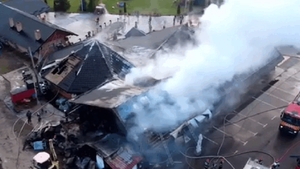 Incendiu devastator la o pensiune din Gura Humorului! O turistă a rămas prinsă în interior și a murit
