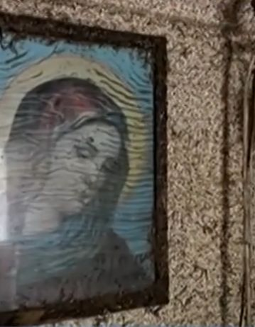 Icoana a rămas intactă! Sursa foto: captură TV