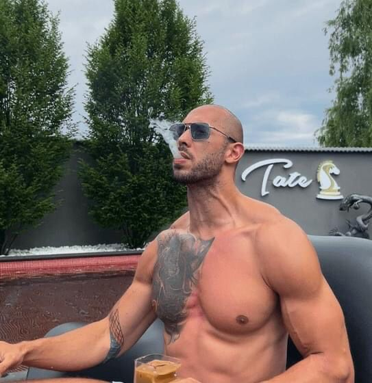 Cobra Tate out de pe Facebook și Instagram / (Sursa: Facebook)