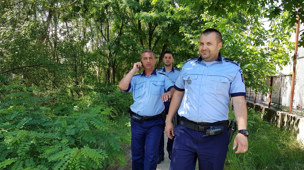 Salvatorii fetiţei care a fost cât pe ce să se înece în râu