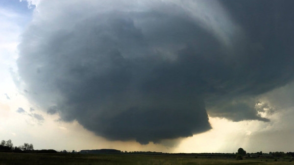 Dublă tornadă într-o comună din Tulcea! Un sătean a surprins fenomenul