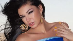O mai ştii pe ELENA IONESCU? Fosta solistă de la MANDINGA e complet transformată! A rămas doar în costum de baie şi...