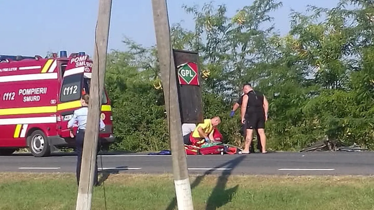 FOTO. Accident teribil! Un bărbat din Salonta a murit în timp ce trecea strada prin loc nemarcat. Un bolid l-a lovit în plin