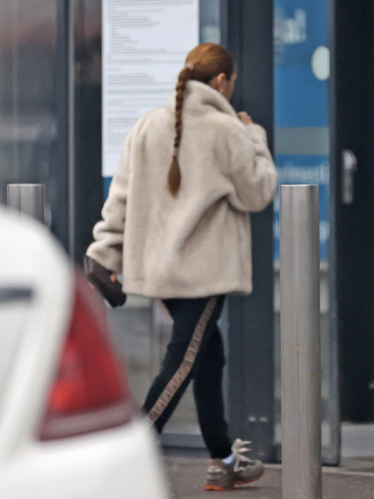 Soția lui Adrian Minune merge hotărătă în centrul comercial