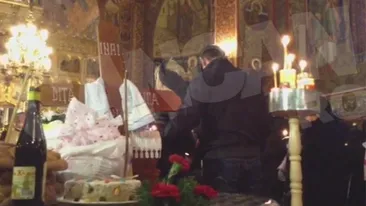 Mama Danielei Gyorfi, slujbă religioasă cu opt preoţi! Vezi imaginea durerii! Artista trece prin momente de groază