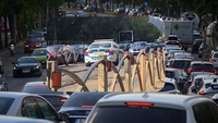 Mașină de poliție versus BMW. O scenă desprinsă din filme, pe linia de tramvai