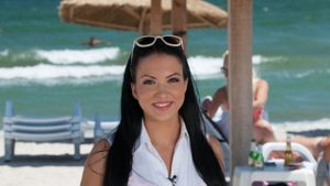 Ea e mostenitoarea Andreei Marin! Eveline Pauna are doar 24 de ani, dar o imita la perfectie pe "Zana". Ce sanse ii dai?