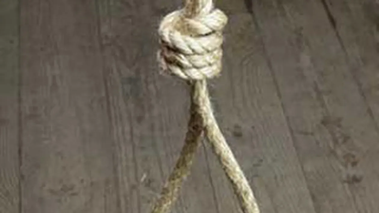 VIDEO Si-a ucis sotia cu zeci de lovituri de cutit, apoi s-a sinucis in fata copiilor