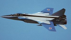 Un avion MiG-31 s-a prabusit in Muntii Ural! Pilotii au reusit sa se catapulteze
