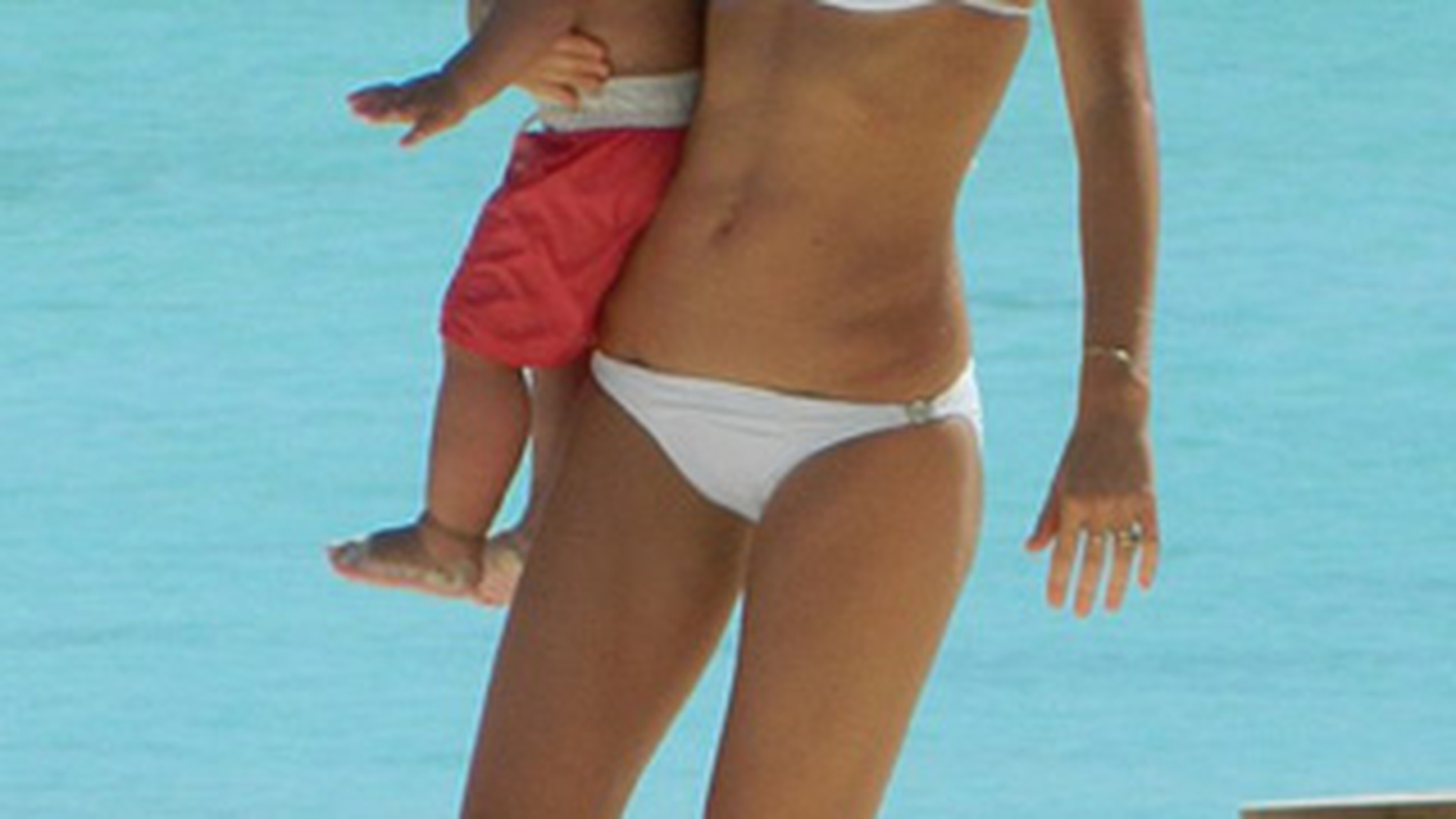 Miranda Kerr, cu baietelul ei in Bora Bora
