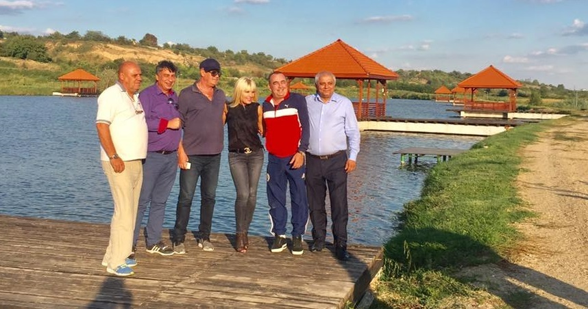 Elena Udrea, petrecere de ziua ei pe o plajă fierbinte! Mesajul transmis de fosta „blondă de la Cotroceni”: „Un număr frumos…”