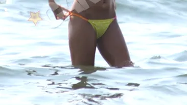 Fetelor, spuneti drept, cum v-ati aranjat la piept?