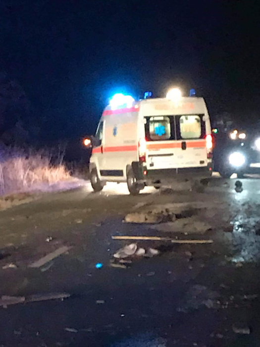 Accident cumplit în Ialomița! Un mort și 6 răniți în urma impactului dintre o mașină și o căruță