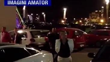 VIDEO Gigi Becali, asa cum nu l-ai vazut niciodata: cu camasa desfacuta, lanturile grele de aur la gat si pus pe distractie in club!