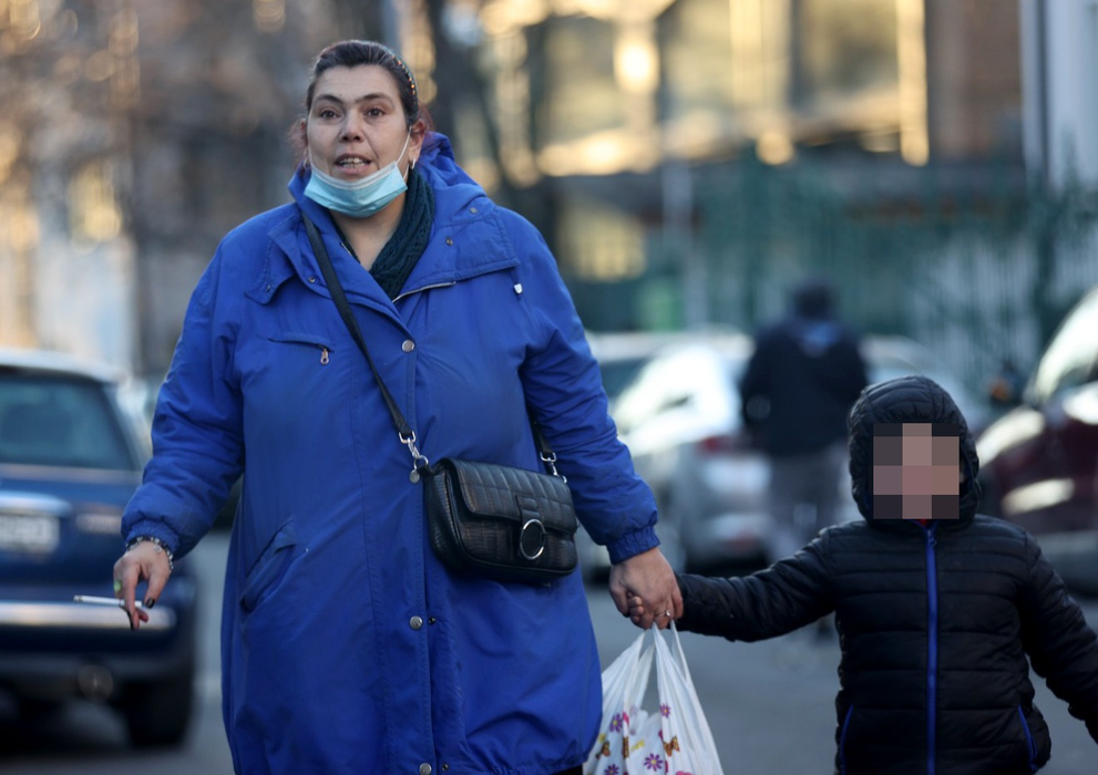 Ioana Tufaru a ieșit la plimbare cu băiețelul ei, Luca