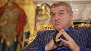 Gigi Becali, aroganța supremă! Cum arată adidașii săi "Bucuria piticului", de la Versace. Costă cât salariul unui fotbalist din Liga 1