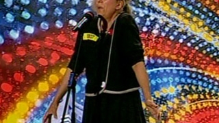 VIDEO Medicul ginecolog cu glas de privighetoare! Femeia asta i-a dat pe spate pe membrii juriului de la Romanii au talent!