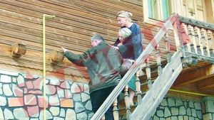 Au inchis azilul clandestin