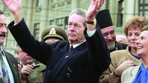 Regele Mihai I s-a întors acasă! România îşi plânge ultimul suveran