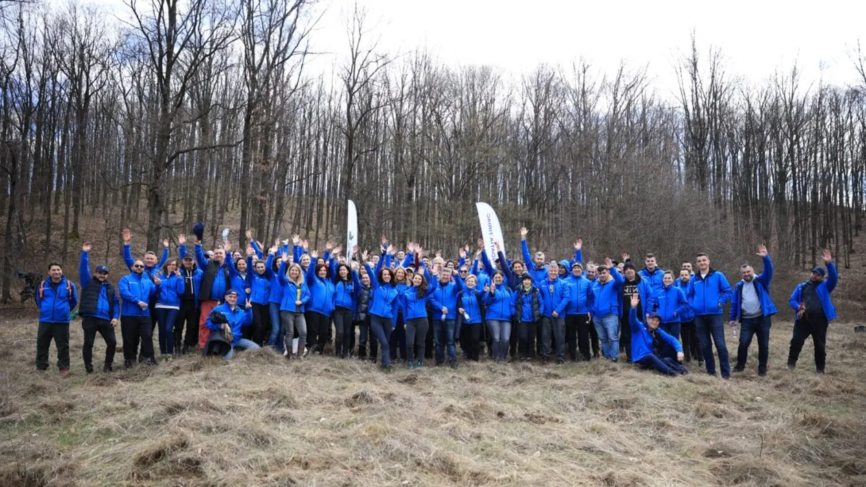 Peste 100 de voluntari ai Fundației Țiriac și Țiriac Auto și-au unit forțele în cadrul programului    Plantăm fapte bune în România, pentru a împăduri o enclavă forestieră în județul Argeș