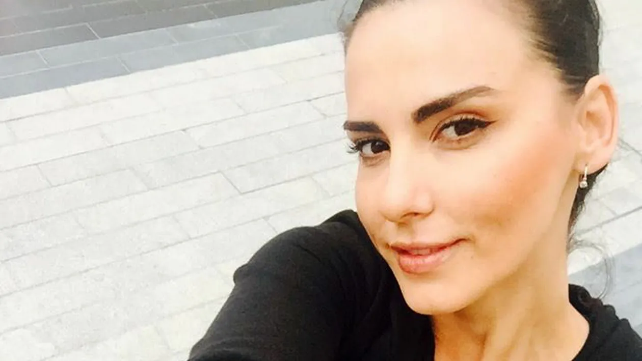 Lavinia Pârva, apariţie incendiară în costum de baie! A reuşit să-şi lase fanii cu gura căscată