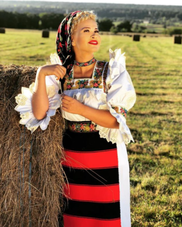 O cunoscută interpretă de muzică populară a slăbit 40 de kg în 2 ani: "Am vrut să-mi micșorez stomacul, dar doctorul m-a scos în șuturi afară"
