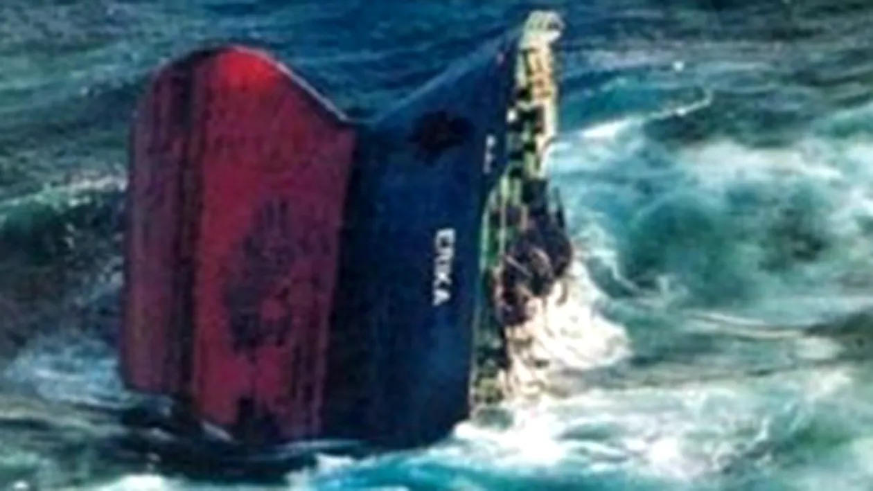 Cinci morti si peste 100 de disparuti dupa scufundarea unei nave in Volga