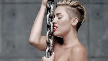 Miley Cyrus isi bate joc de Justin Bieber si de vedeta XXX cu care si-a petrecut noaptea! Uite cum i-a ironizat
