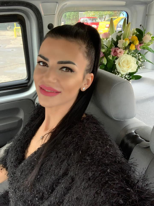 Lavinia a divorțat în secret, la notar, după ce s-a tunat din cap până-n picioare