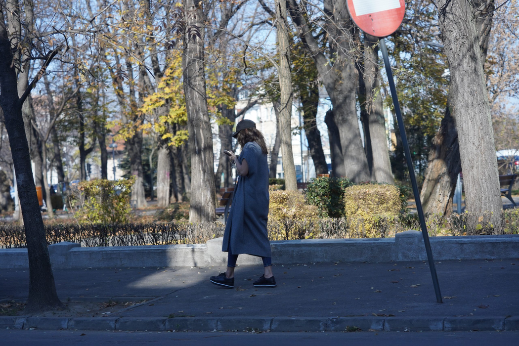 Denise Rifai se îndreaptă spre salonul de înfrumusețare (Foto: CANCAN.RO)