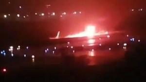 Un avion de pasageri cu 164 de persoane la bord a luat foc la aterizare, în Rusia!