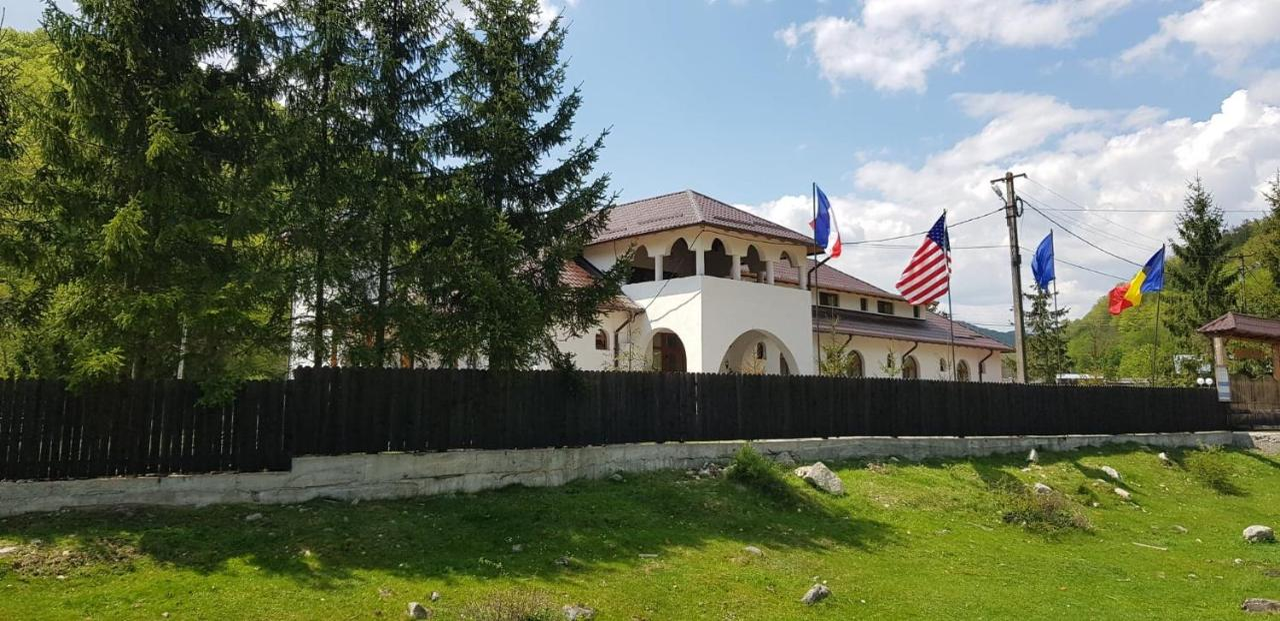Cât costă o noapte de cazare în hotelul Monicăi Anghel. Foto: booking