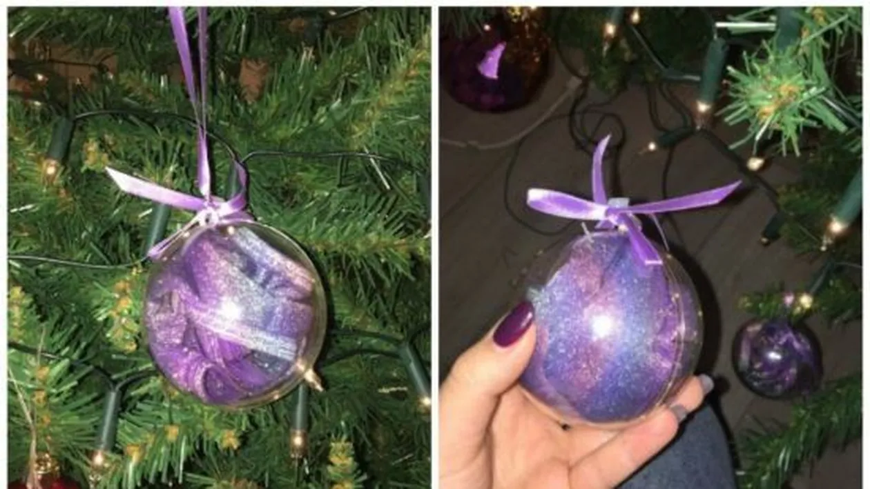 A impodobit bradul cu bunica ei, dar a ramas socata! Ce descoperire a facut o tanara in globurile atarnate