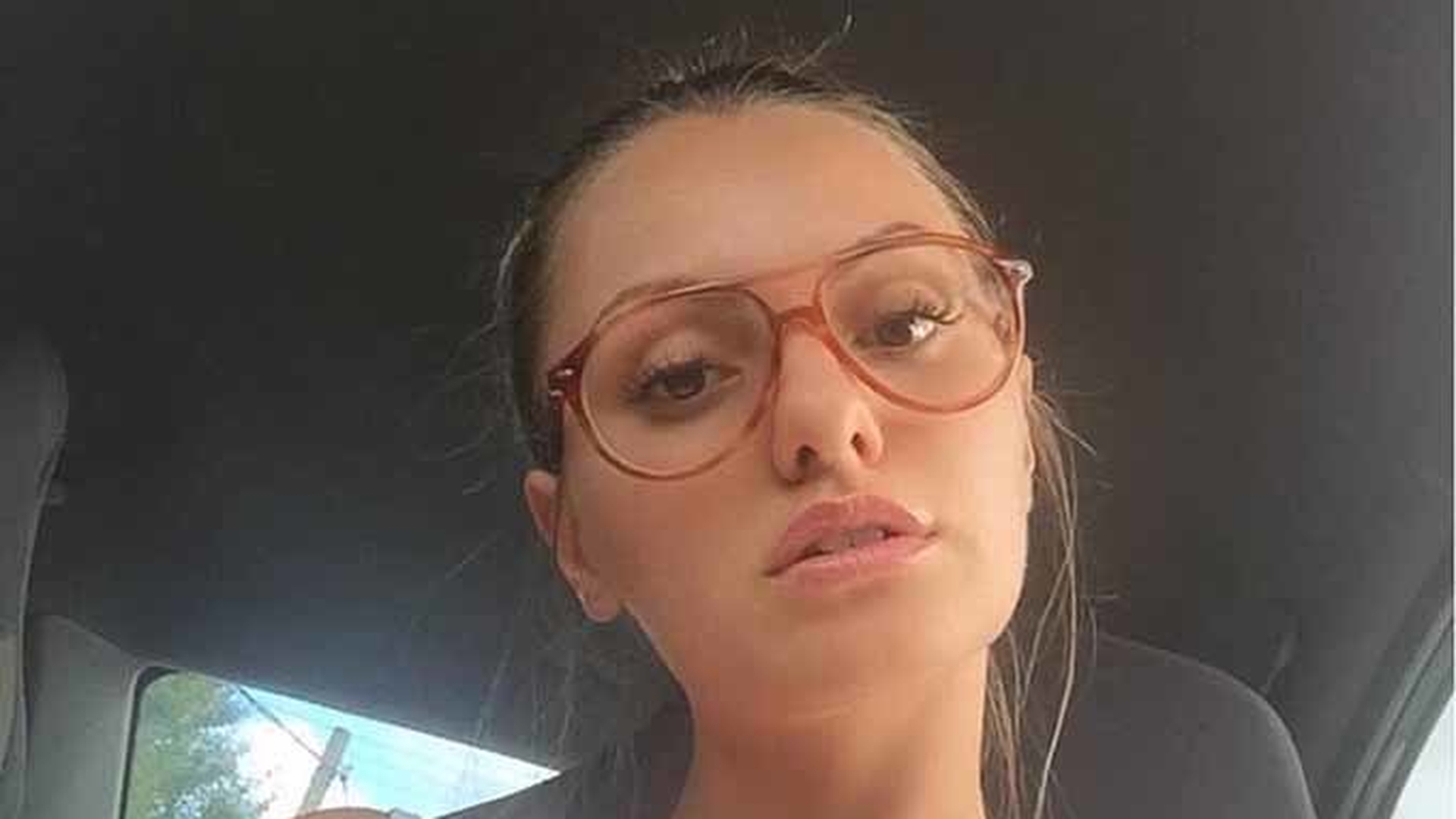 ALEXANDRA STAN s-a pozat pe plajă, dar când s-au uitat între picioarele ei... Ce a văzut toată lumea!