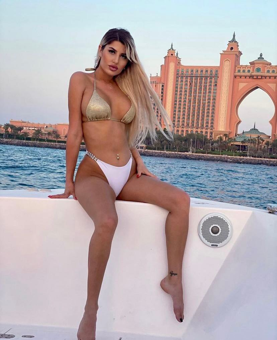 Sylvia Laura a dat peste cap tot Dubaiul! Bomba sexy ”încalecă” bolizii de lux și iahturile milionarilor!