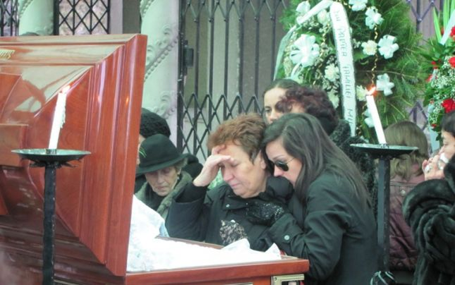 Sora Oliviei Steer a murit la doar 38 de ani. Boala cumplită care a răpus-o pe Lavinia